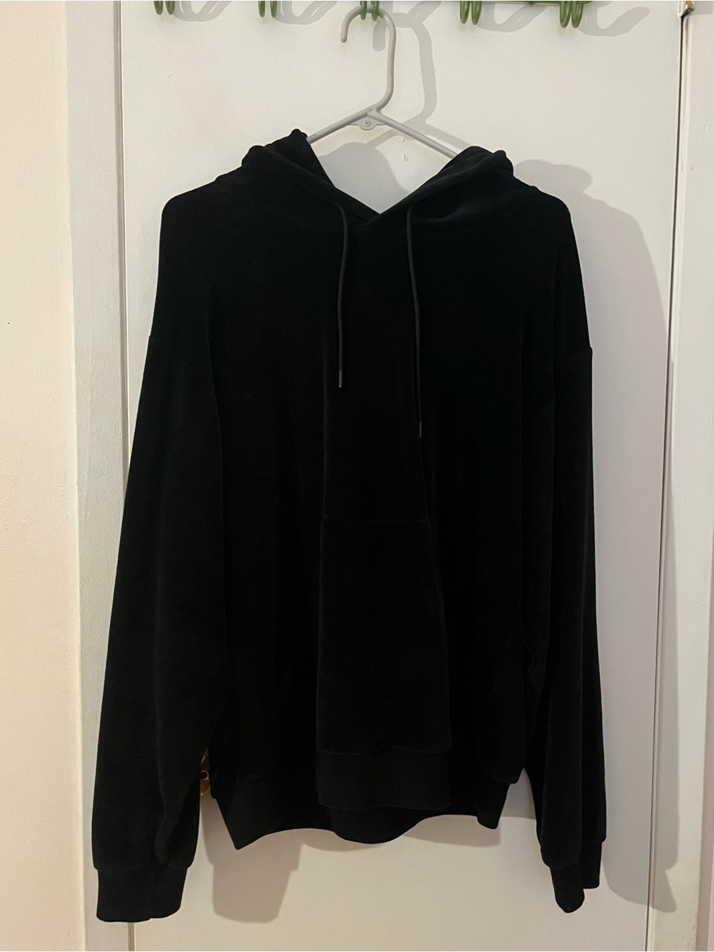 Aritzia TNA Velour Black Pullover Hoodie